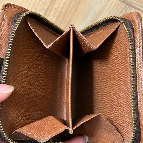 Louis Vuitton Monogram Compact Zip Bifold Wallet listing updated - Picture 10 of 17